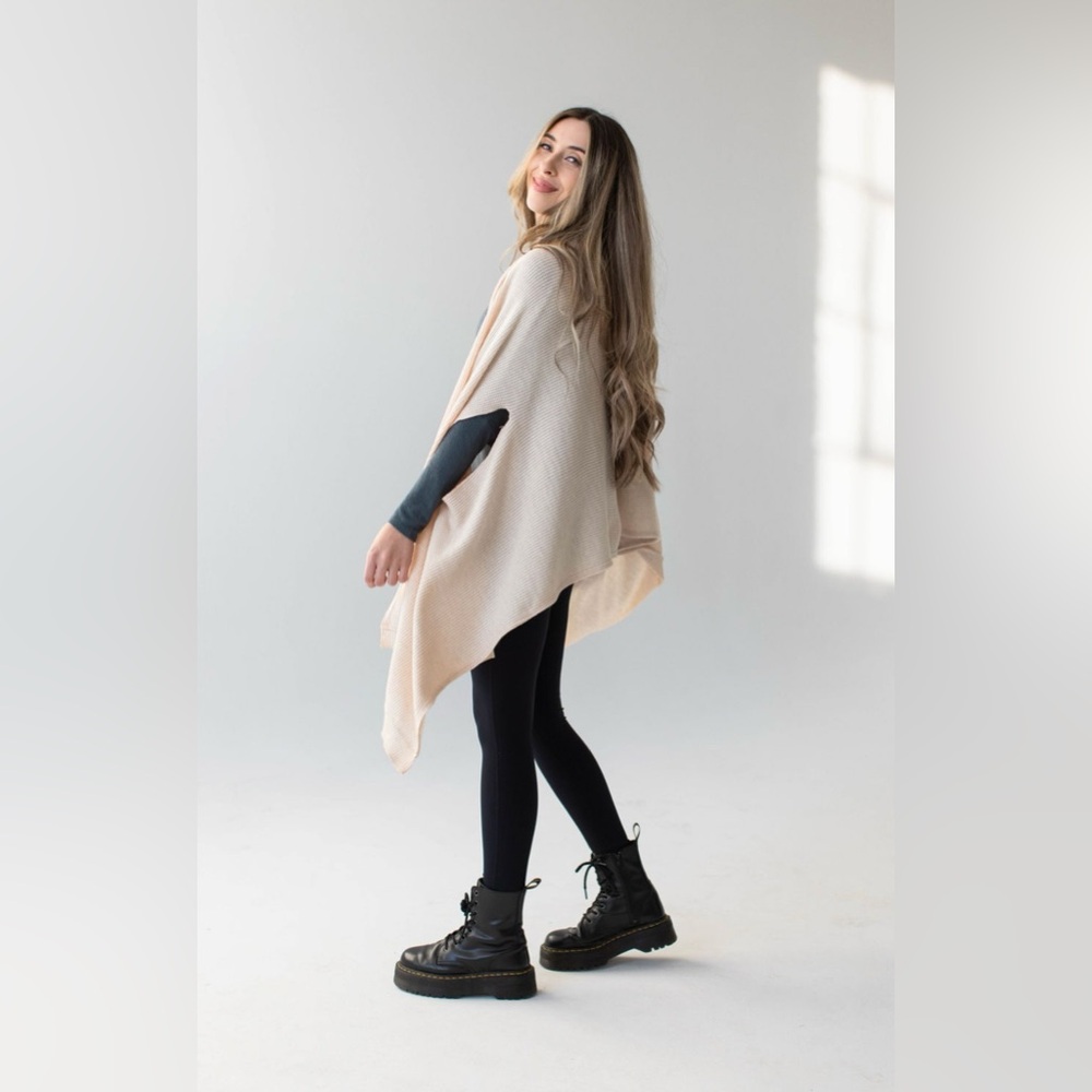 Savvi Jolie Wrap in Cream